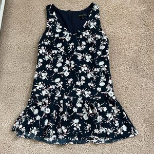 Banana Republic Floral Sleeveless V-Neck Ruffle Mini Dress. Size: 0P